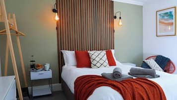 2 bedrooms, iron/ironing board, Internet, bed sheets