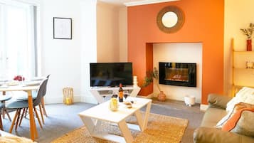 Älytelevisio, takka, työhuone