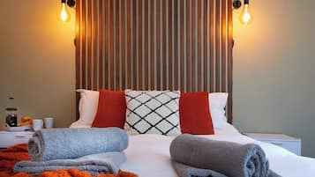 2 bedrooms, iron/ironing board, free WiFi, bed sheets