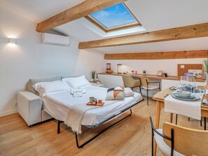 1 habitación, tabla de planchar con plancha, cuna de viaje y wifi 