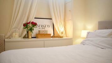 Basic House, 1 King Bed | 1 bedroom, iron/ironing board, bed sheets