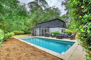 حمّام سباحة مُدفَّأ