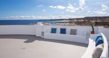 Design house with roof terrace & ocean views