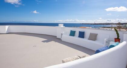 Design house with roof terrace & ocean views