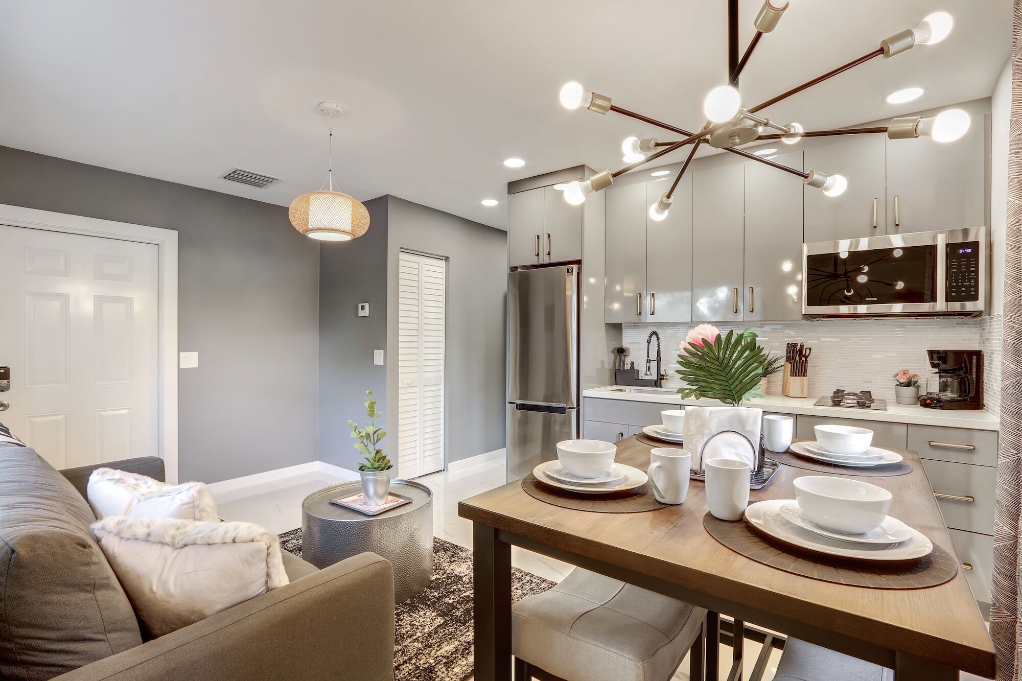 Volare: Renovated Professional Design & Near Beach