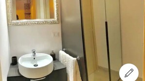 تجهيزات دش، مراحيض شطف، مناشف، صاب ون
