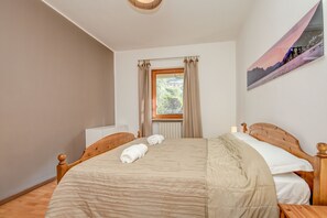 1 bedroom, iron/ironing board, free WiFi, bed sheets