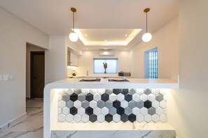 Fridge, microwave, oven, coffee/tea maker