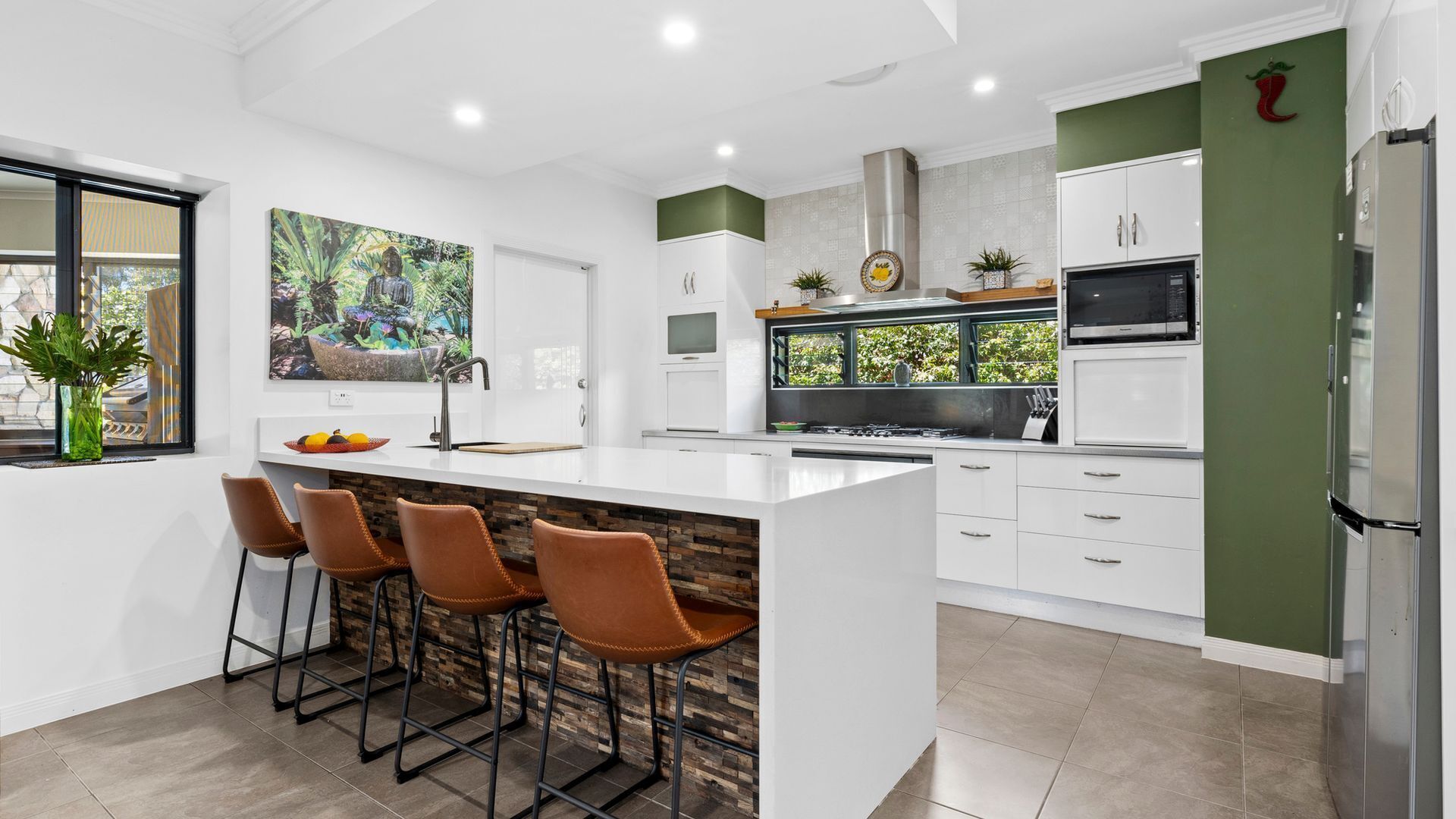 Microwave, oven, dishwasher, coffee/tea maker