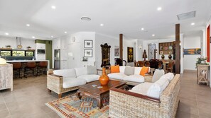 Interior - The Doggy Beach House -  with Pool in Pottsville (Pottsville)