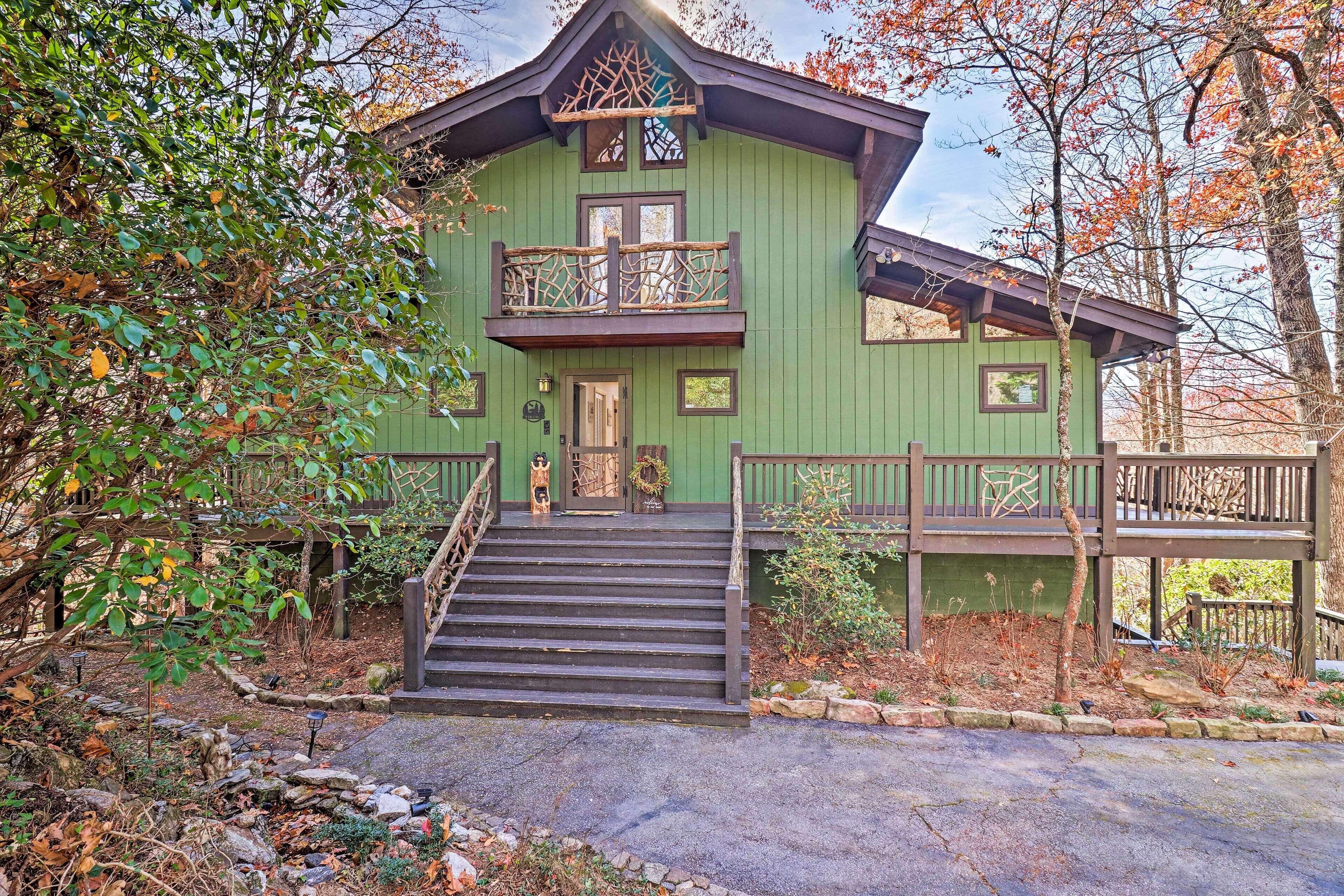Rustic-Chic Sapphire Home w/ Wraparound Decks