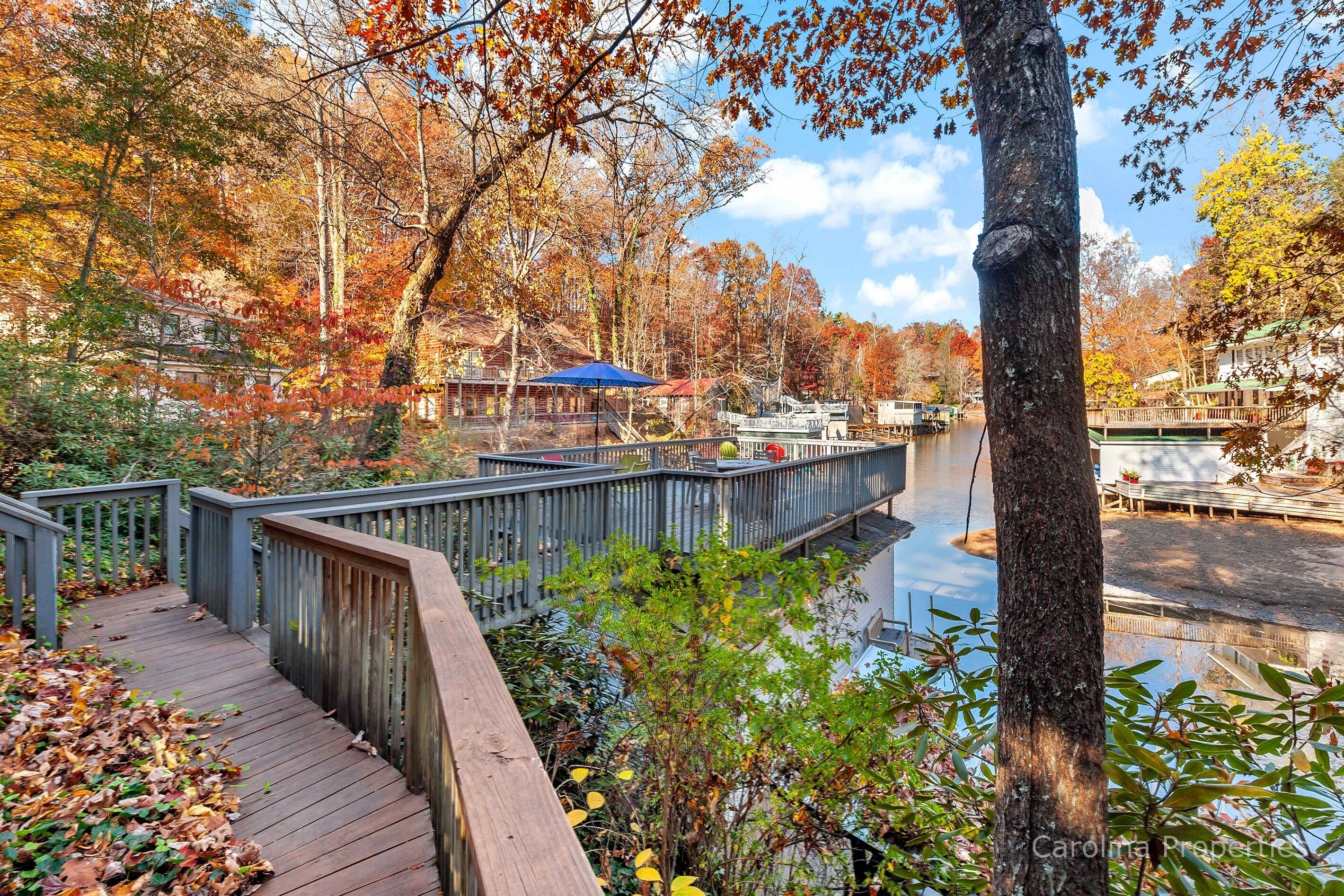 The Cottage at Grey Logs Cove - Lake Lure, Kayaks!