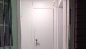 Apartemen Standar, 2 kamar tidur, Bebas Asap Rokok, kamar mandi pribadi | Wi-Fi gratis dan seprai linen