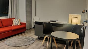 Family Studio, Multiple Beds, Non Smoking, Kitchenette | Free WiFi, bed sheets