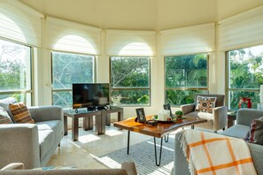 Condo, 3 habitaciones | Área de sala de estar