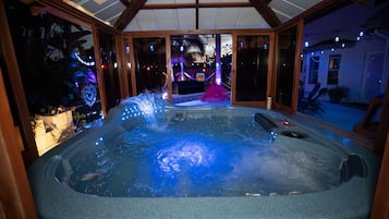 House, 3 Bedrooms | Spa