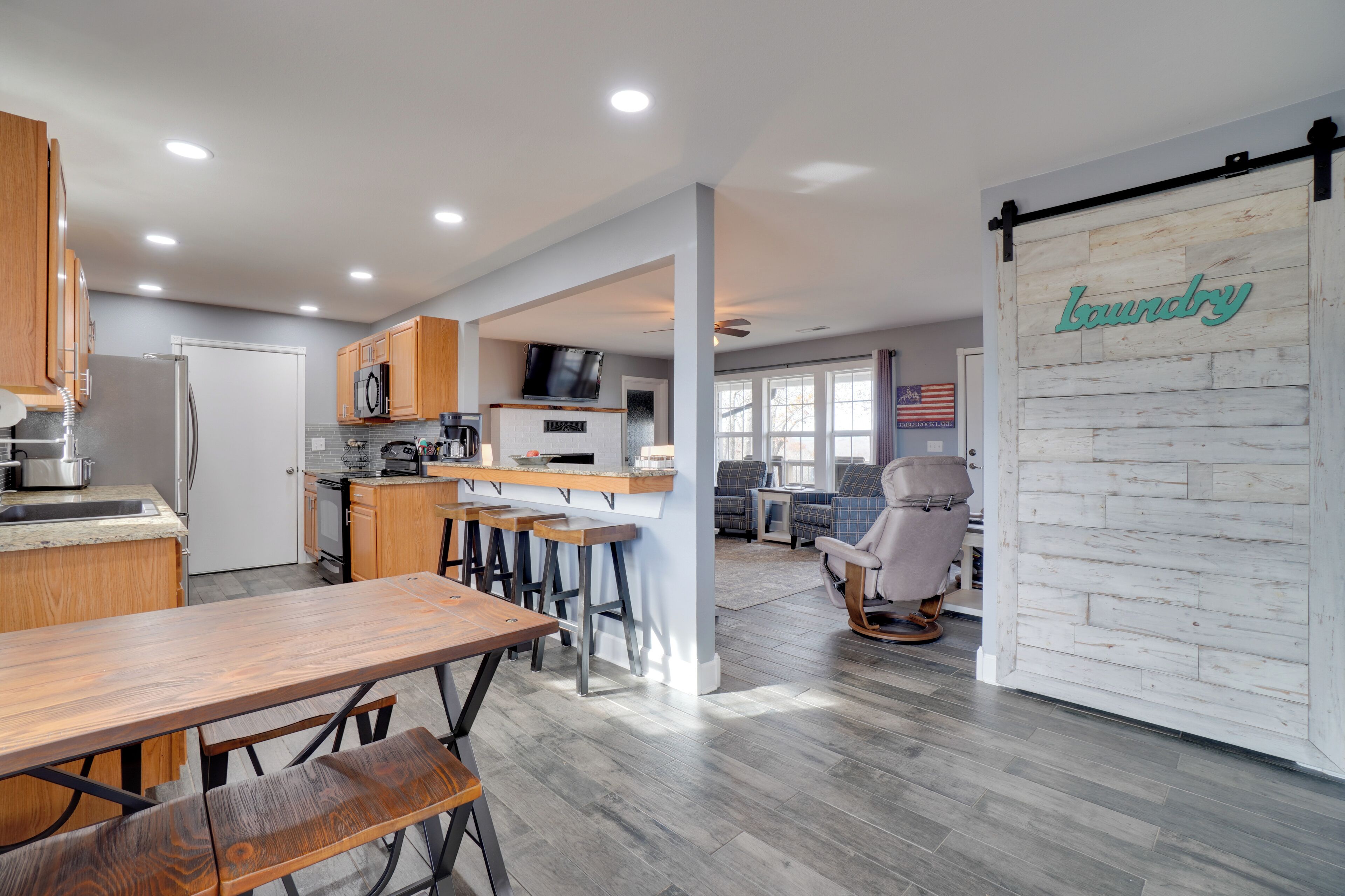 Fridge, microwave, stovetop, dishwasher