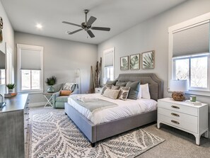 3 habitaciones, tabla de planchar con plancha, internet y ropa de cama