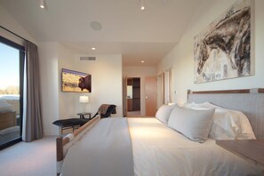 2 Schlafzimmer, Schreibtisch, Bügeleisen/Bügelbrett, Reisekinderbett