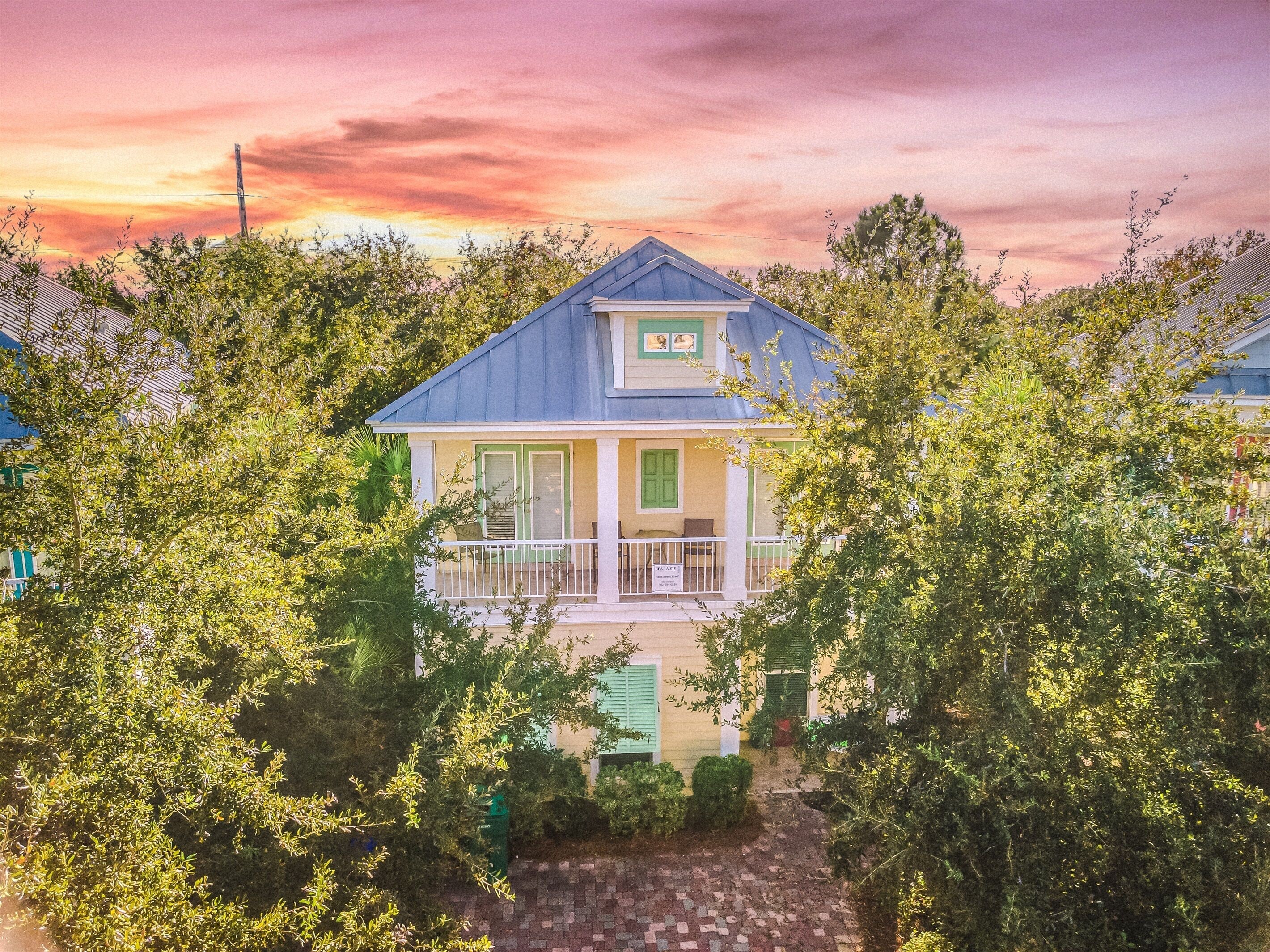 Fam friendly-Sleeps 12-Trolley-Beach-Pool