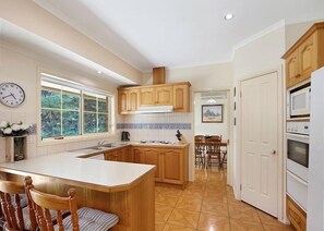 Fridge, microwave, oven, toaster - Swallows Rest, Bright (Bright)