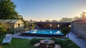 A heated pool - Lovely comfortable apartment in the green in Venlo (Limburg) at la bienvenue (Venlo)