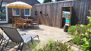 Outdoor dining - Lovely comfortable apartment in the green in Venlo (Limburg) at la bienvenue (Venlo)