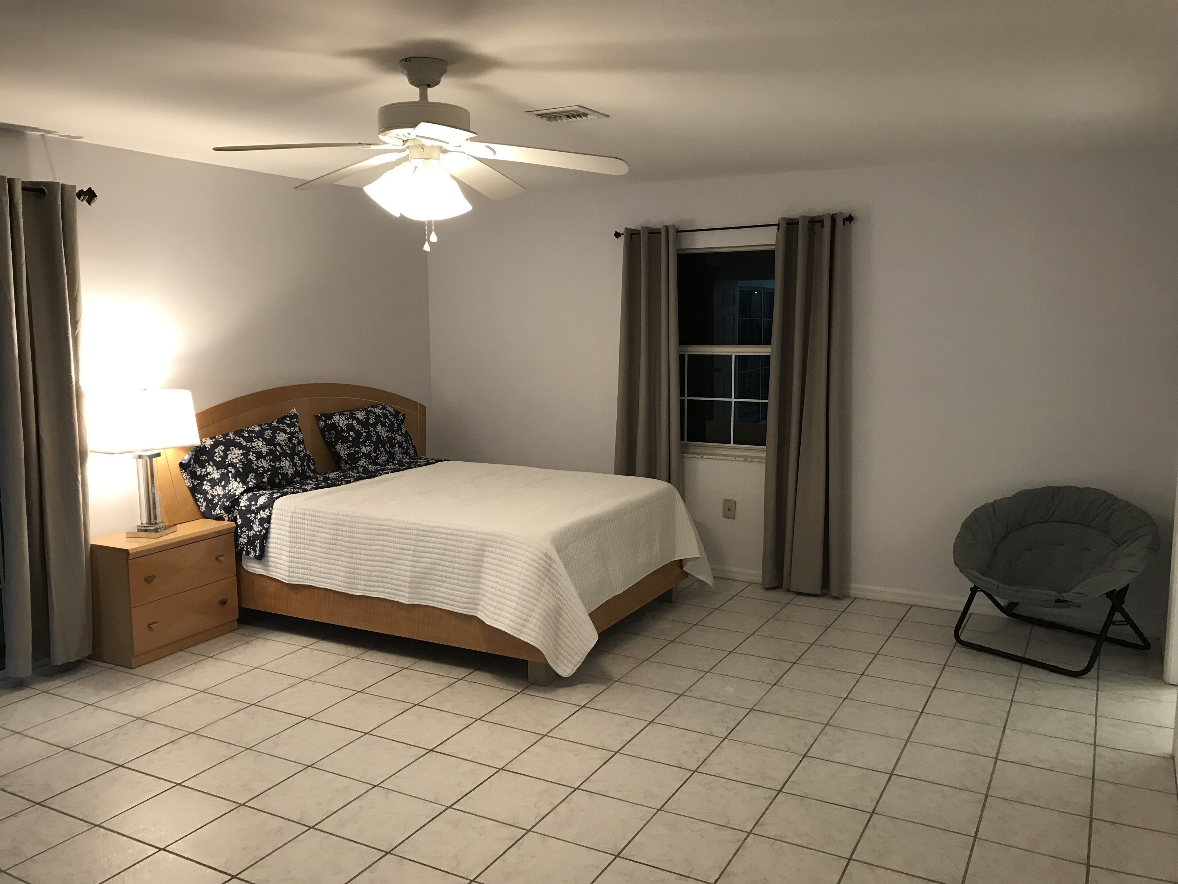 5 bedrooms, iron/ironing board, free WiFi, bed sheets