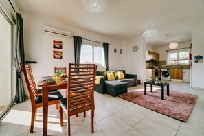 TV - Villa Theadora Summar (Pernera)