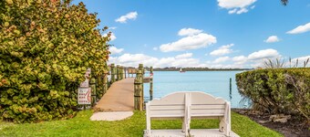 Seaside Manor! Pool, Spa and Beach Walk!