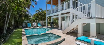 Luxury Retreat! Pool, Spa & Walk to Beach!