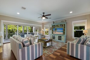 Smart TV, libri, studio