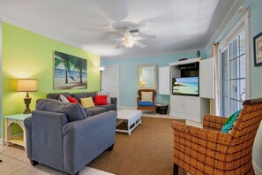 TV - Beachside Retreat with Pool, Patio and Walk to Pine Ave (Anna Maria)