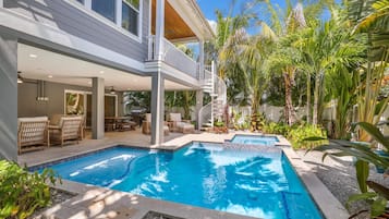 Een verwarmd zwembad