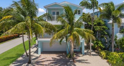 Gorgeous Home with a Pool, Outdoor Lounge, and Elevator! Near Beach and Dining