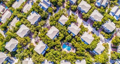 Beach Home with Pool Access and Private Patio with BBQ Grill! - Little Dream