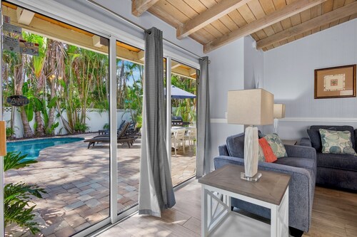 Bamboo Breeze! Cozy Pool Retreat Near Shops!