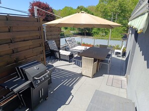 Outdoor dining - Liège cheerful modern house for 8pers with 30m2 terrace and enclosed courtyard. (province de Liège)