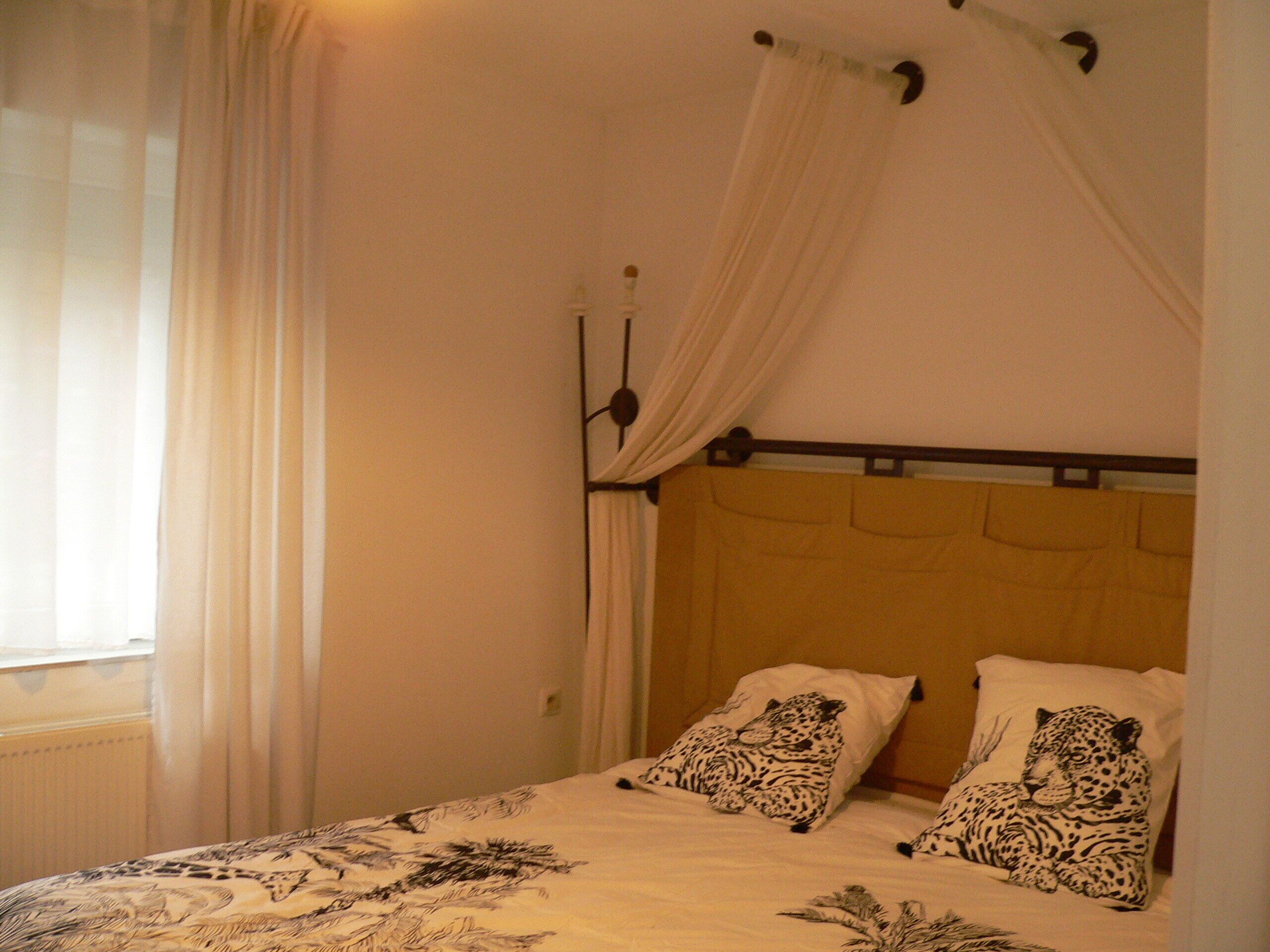 4 habitaciones, escritorio, tabla de planchar con plancha y wifi gratis 