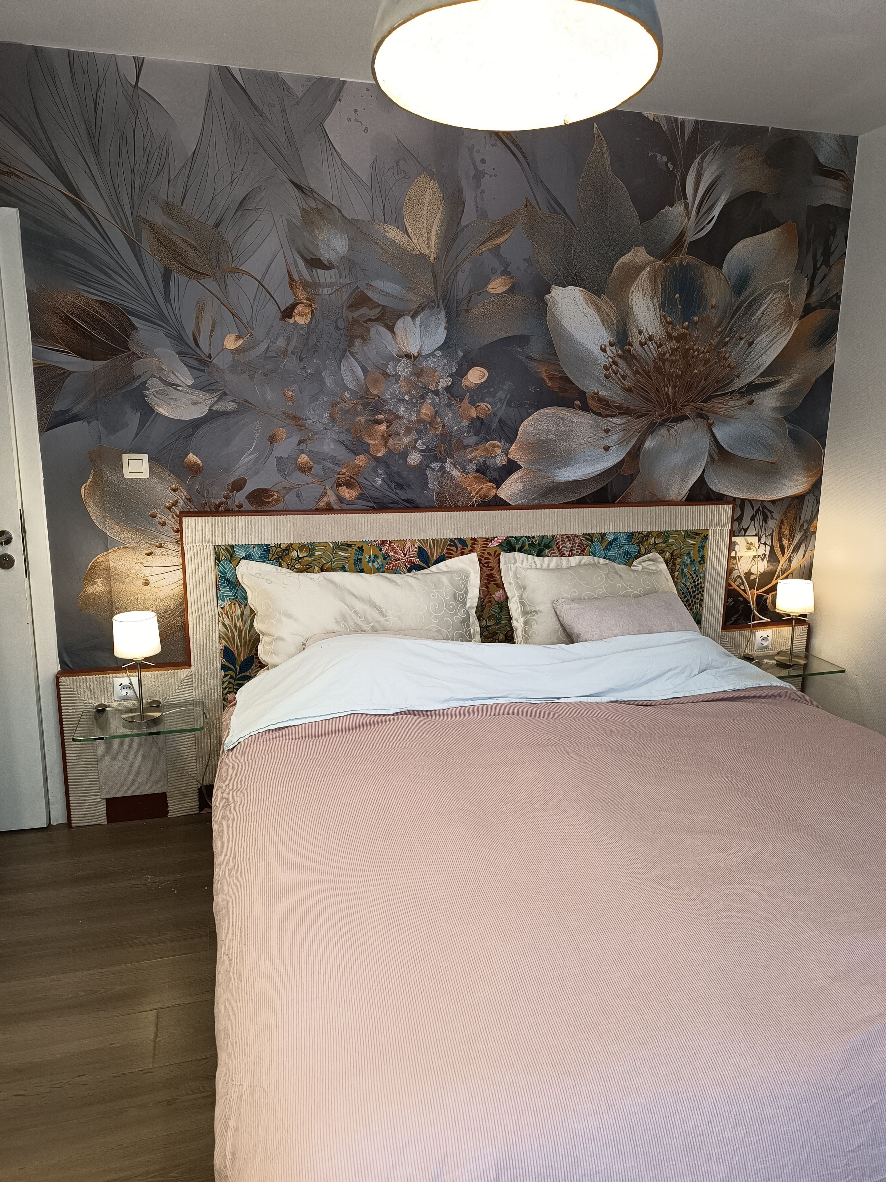 4 quartos, escrivaninha, ferros/tábuas de passar roupa