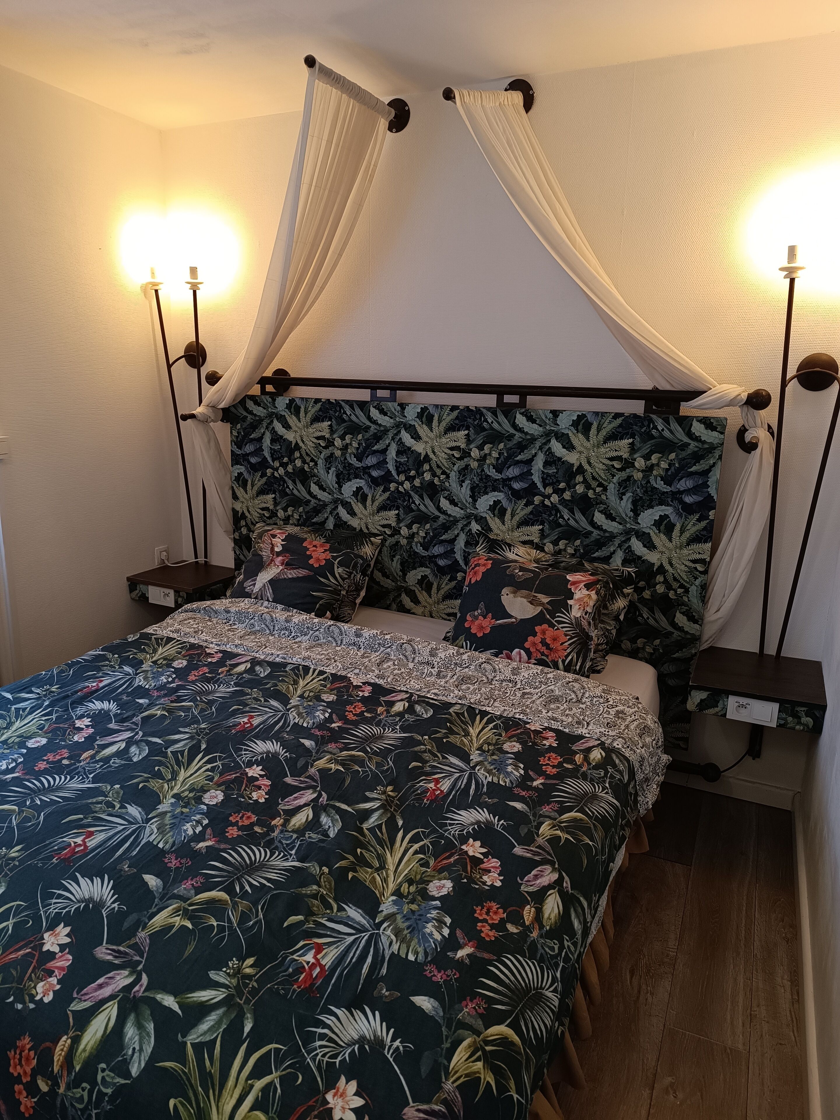 4 bedrooms, desk, iron/ironing board, free WiFi