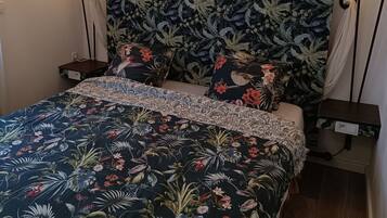 4 bedrooms, desk, iron/ironing board, free WiFi