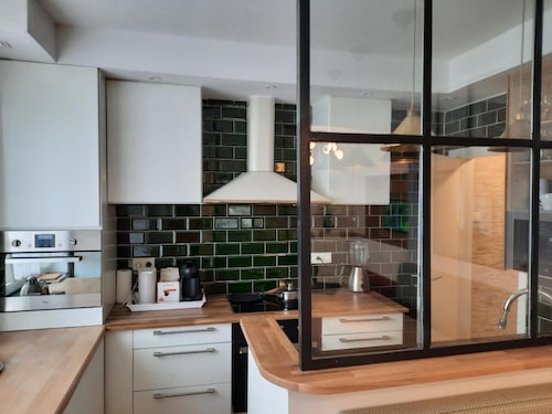 Liège cheerful modern house for 8pers with 30m2 terrace and enclosed courtyard.