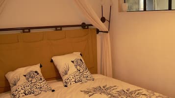 4 makuuhuonetta, työpöytä, silitysrauta/-lauta, ilmainen Wi-Fi