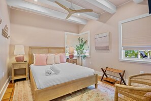 3 室のベッドルーム、アイロン / アイロン台、WiFi (無料)、ベッドシーツ