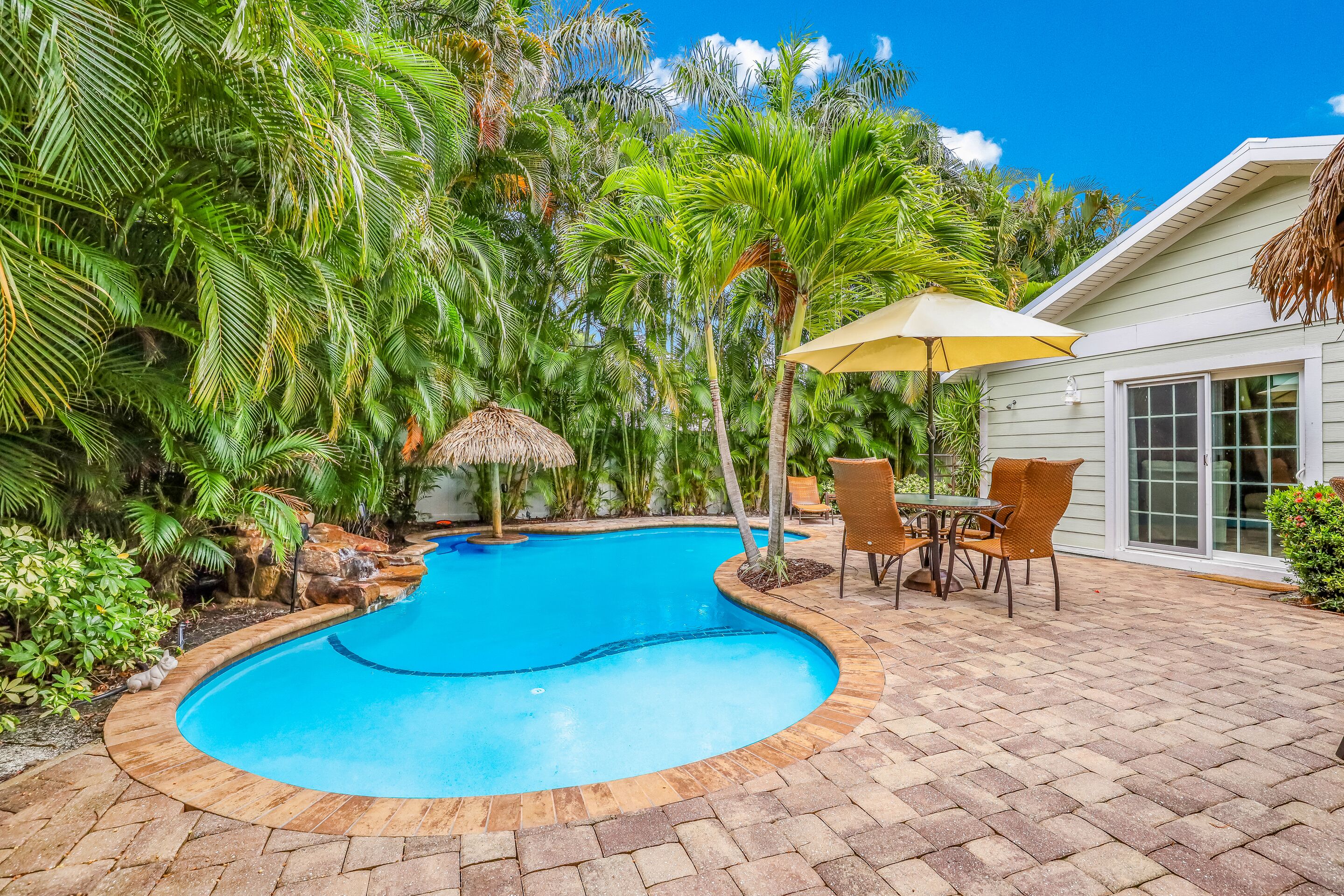 Gorgeous 3 Bedroom/2 Bath Villa, with Private Heated Pool and Large Tiki Bar