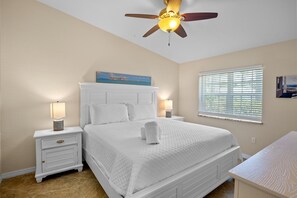 3 bedrooms, free WiFi, bed sheets - Vibrant Island Retreat with Pool, Tiki Table and Walk to Beach (Holmes Beach)