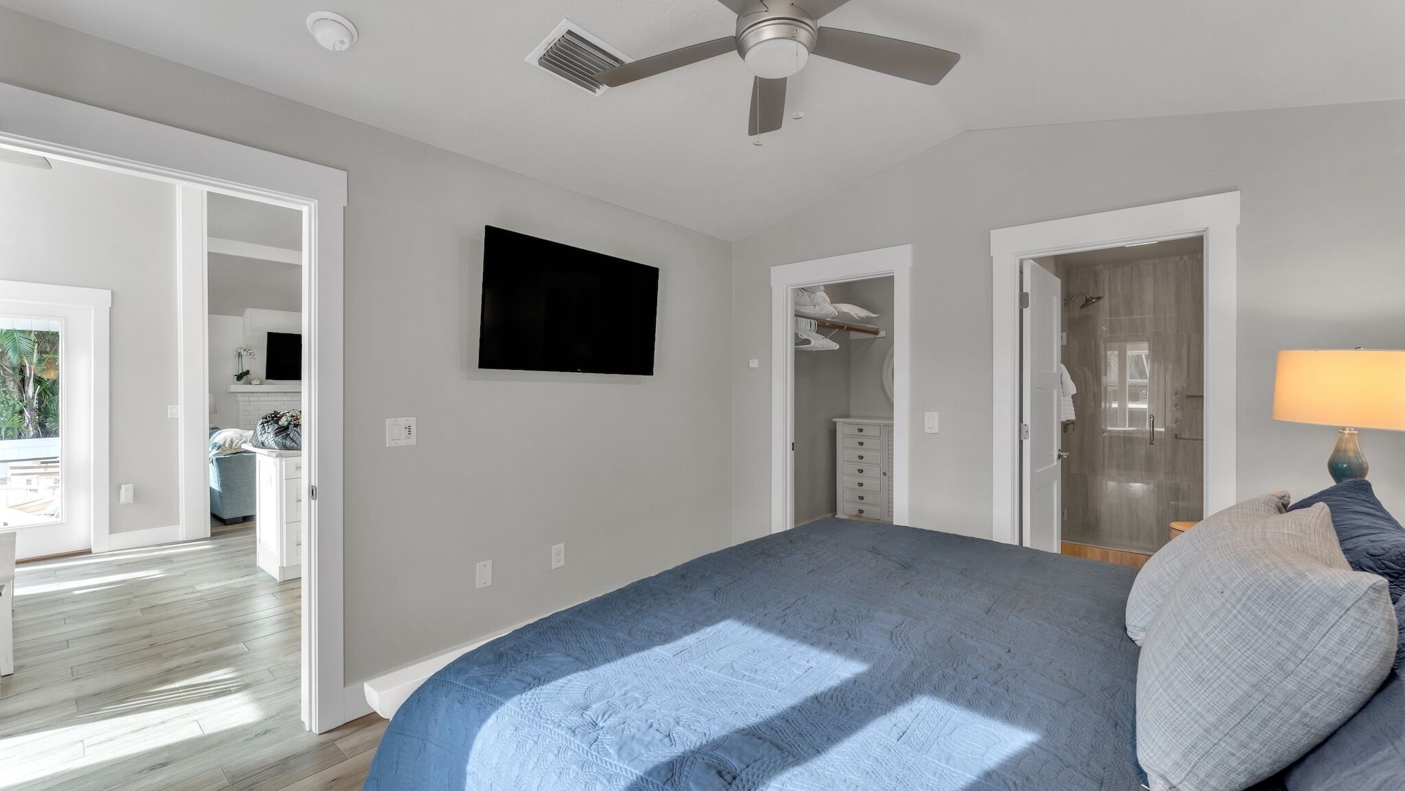 4 bedrooms, iron/ironing board, free WiFi, bed sheets