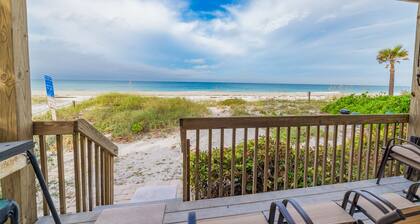 Beachfront Rental with Ocean Views, Close to Restaurants and Shopping!