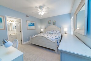 2 bedrooms, desk, iron/ironing board, free WiFi - Beachfront Rental with Ocean Views, Close to Restaurants and Shopping! (Bradenton Beach)